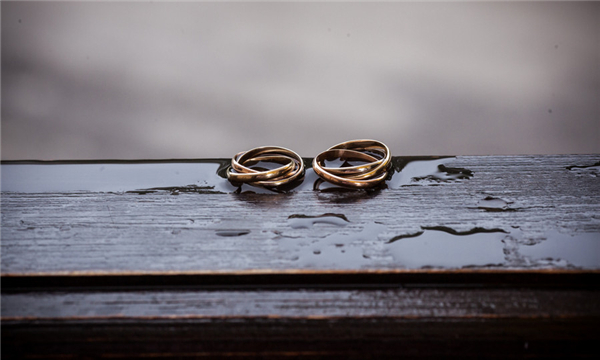 夫妻双方起诉离婚如何处理