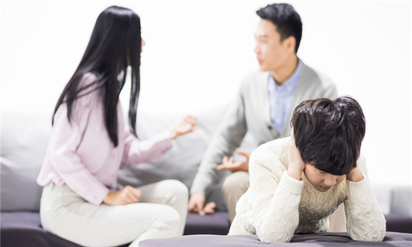 家暴求助被打骨折，家暴怎么处罚